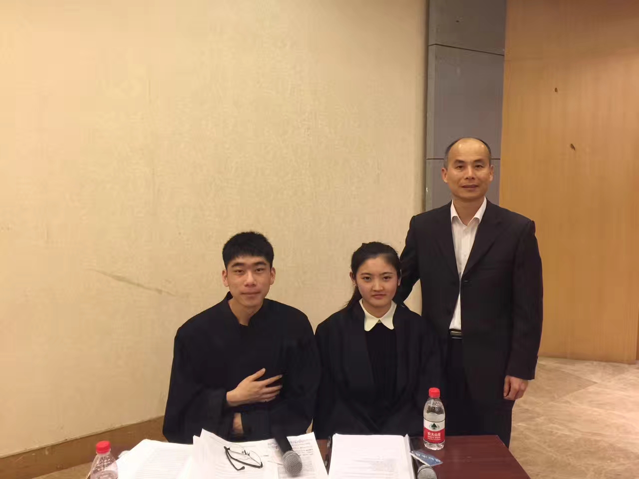 陈维崧律师观摩西南政法大学模拟法庭辩论赛活动